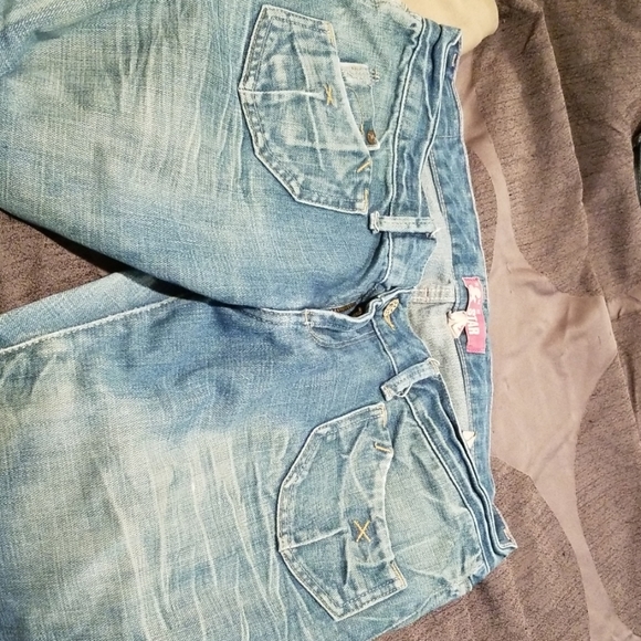 Light Wash Denim Jeans - Picture 4 of 4